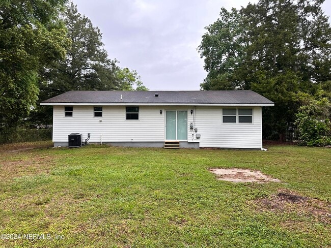 Building Photo - 555 Nightingale St