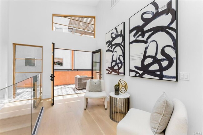 Building Photo - 1035 1/2 North Vista Street, West Hollywoo...