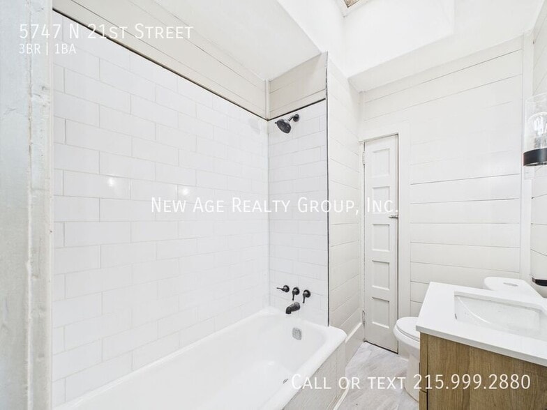 Building Photo - 5747 N 21st St