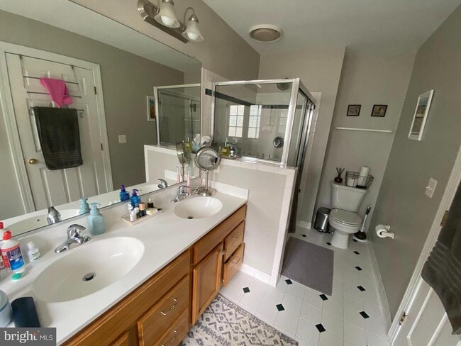 Building Photo - 8143 Skelton Cir