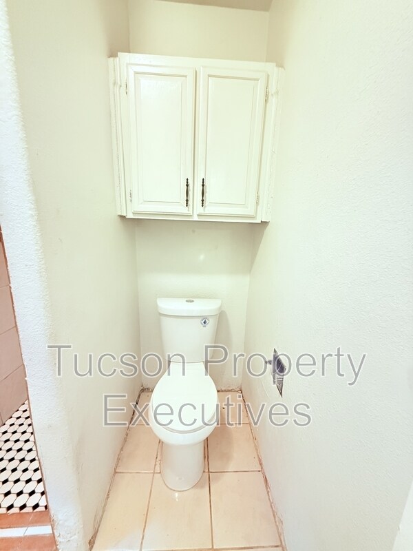 Building Photo - 208 W Ventura St