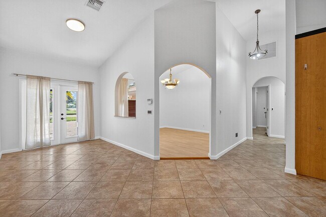 Building Photo - 1180 SW Mirror Lake Cove