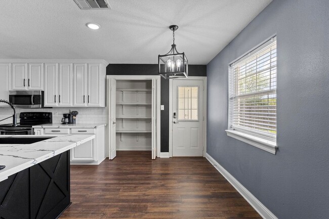 Building Photo - 685 Winchester Dr