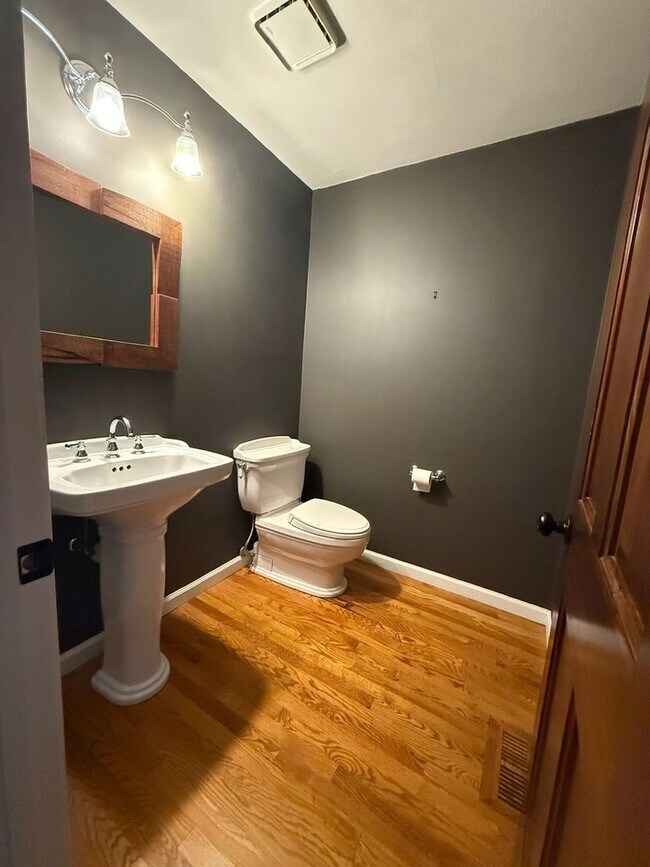Building Photo - Available now-  4 Bedroom house in O'Fallon