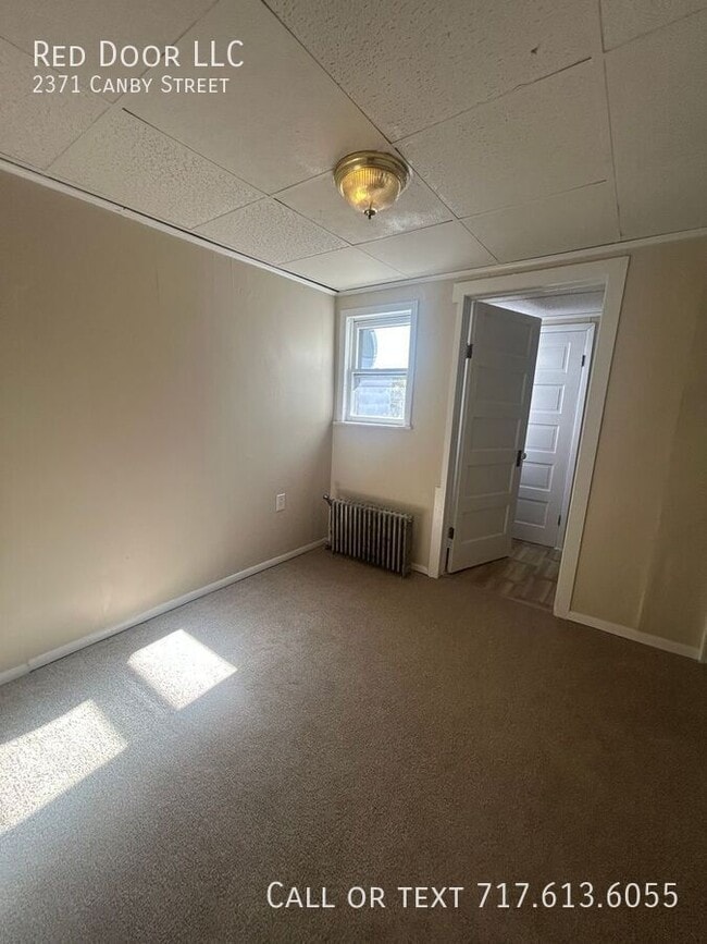 Building Photo - 2371 Canby St