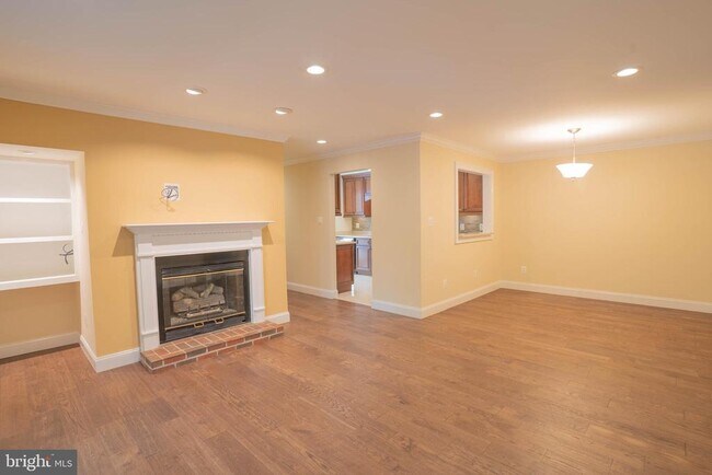 Building Photo - 10039 Oakton Terrace Rd