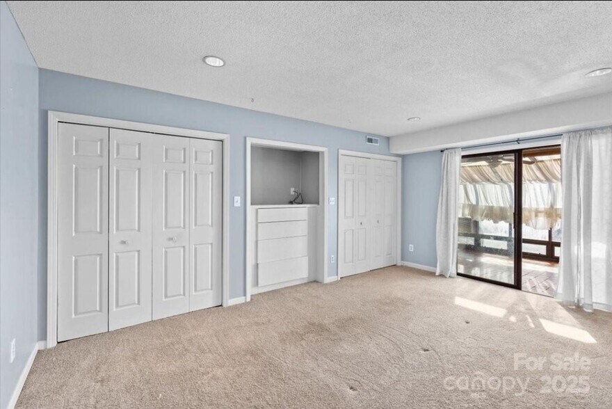 Building Photo - 5190 Corbin Ln