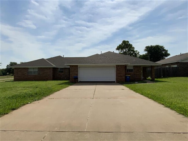 Building Photo - 2203 S Bluestone St