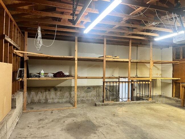 Building Photo - 270 Country Club Dr