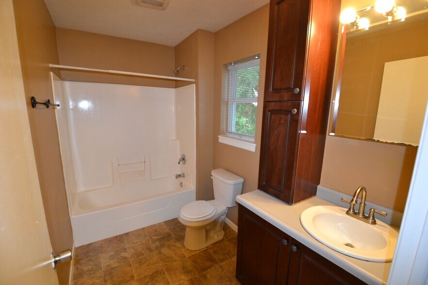 Building Photo - 1115 N Duluth Ave