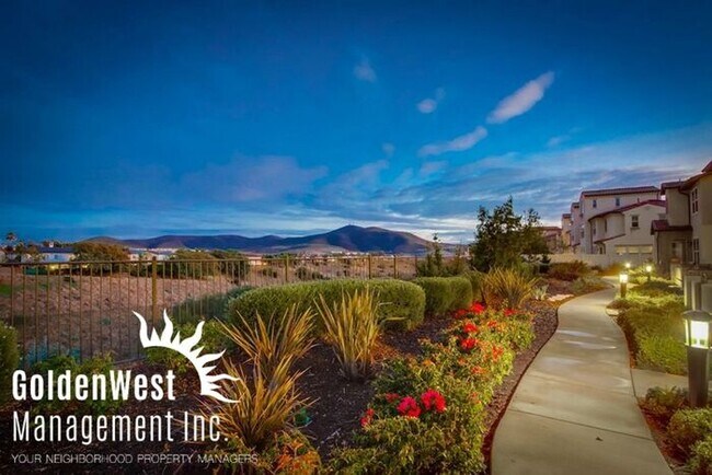 Building Photo - Gorgeous 2Bdm 2.5Ba Custom Model Townhouse in a Gated Community