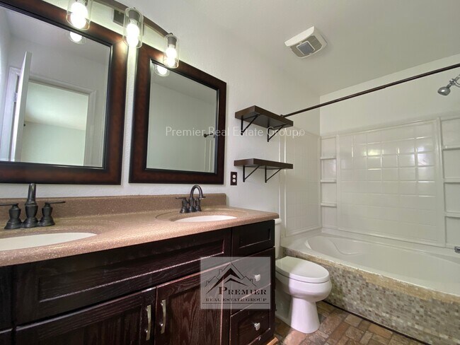 Building Photo - 865 Winebrook Way