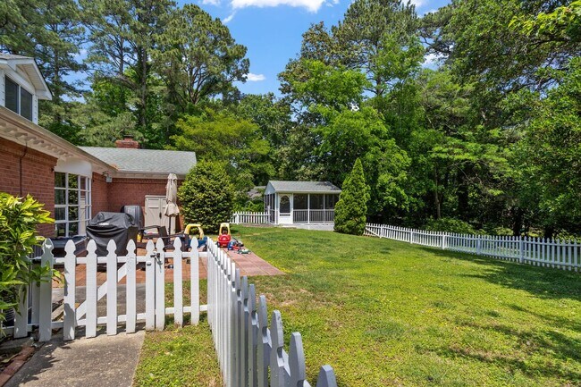 Building Photo - Beautiful brick home on a 1-acre lakefront...