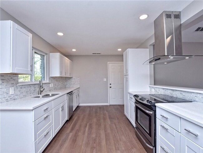 Building Photo - 5205 Thunderbird St