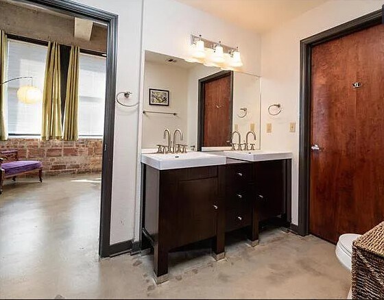 Double Vanity - 1535 Walnut St