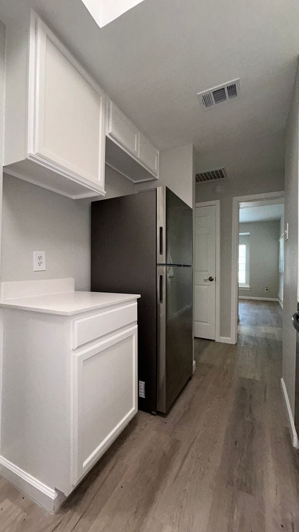 Building Photo - Ready for immediate move in!