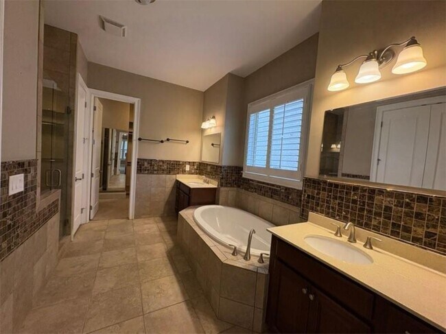 Building Photo - 3720 Kennent Square