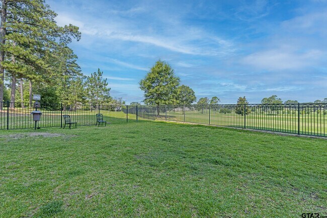 Building Photo - 2801 Wexford Dr