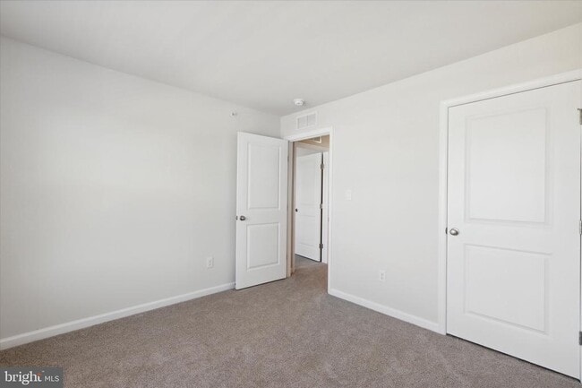 Building Photo - 76 Fonthill Ct