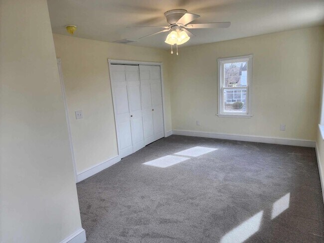 Building Photo - 522 S Broadway