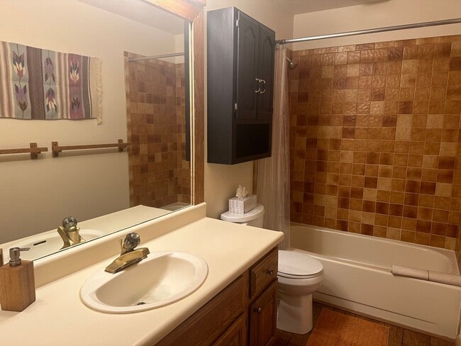 Building Photo - Oct-Feb Winter Rental  -Timber Ridge Condo - Cozy 1 Bedroom/1 Bath w/Fireplace and Pull-out couch