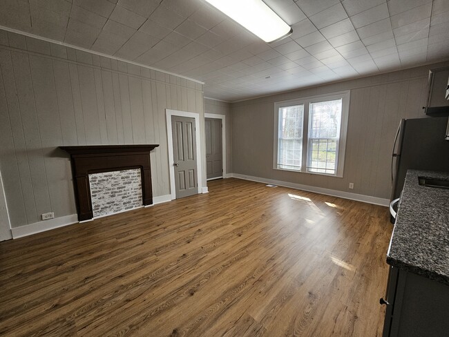 Building Photo - 359 Flat Rock Rd