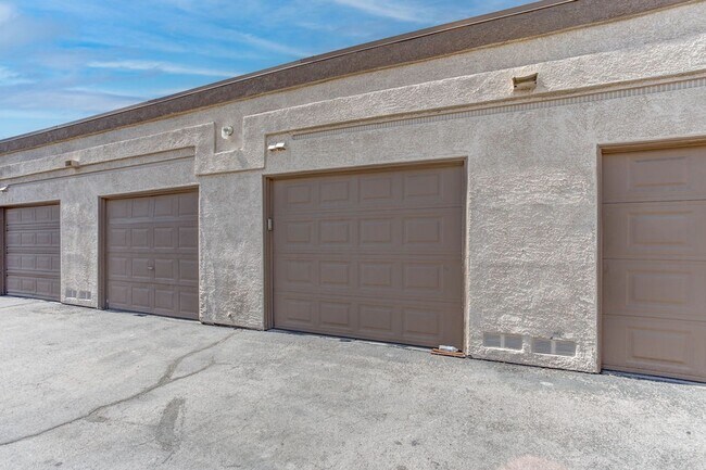 Building Photo - 3661 Renovah St