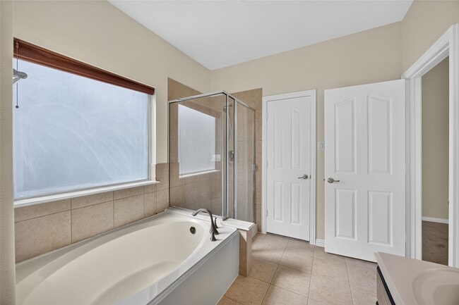 Building Photo - 24715 Hikers Bend Dr