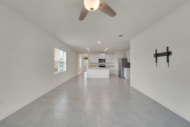 Building Photo - 10692 SW Vasari Way