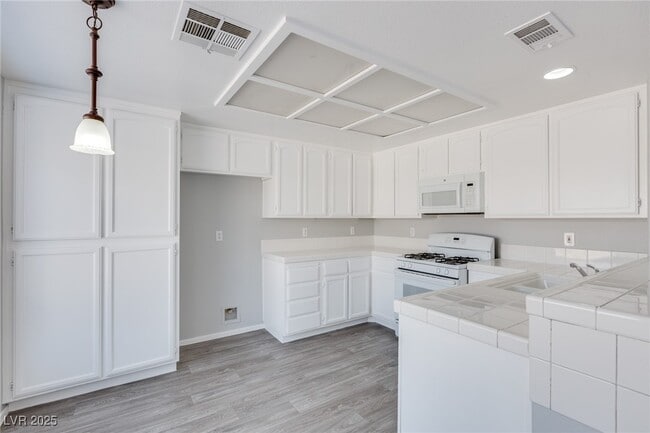 Building Photo - 323 Cavalla St