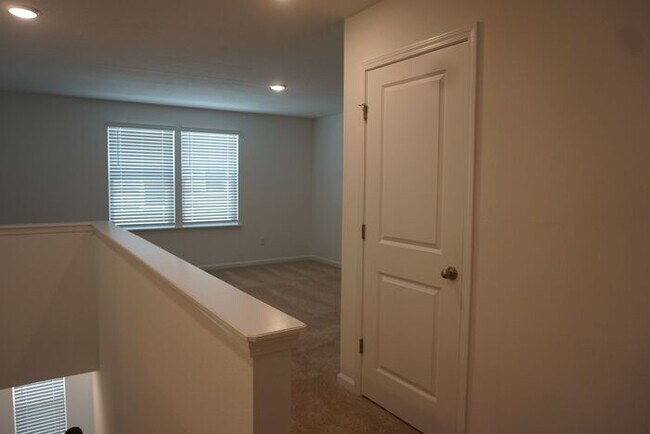 Building Photo - Newly Built 3 Bedroom 2.5 Bathroom Home wi...
