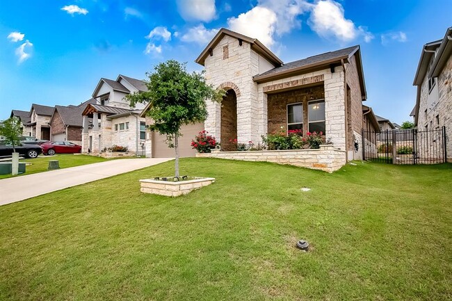 Building Photo - 2921 Zelma Dr
