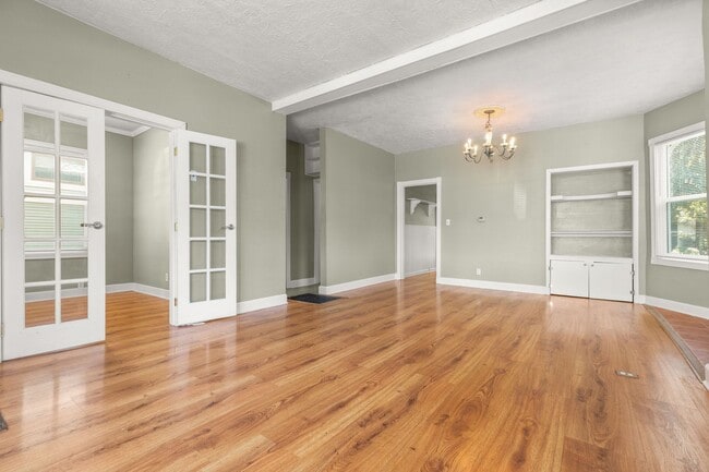 Building Photo - Spacious 3 bedroom, 1 Bath House in Inner SE Portland - Everything Right at Your Doorstep!