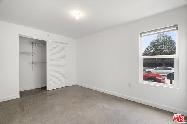 Building Photo - 2230 Oros St