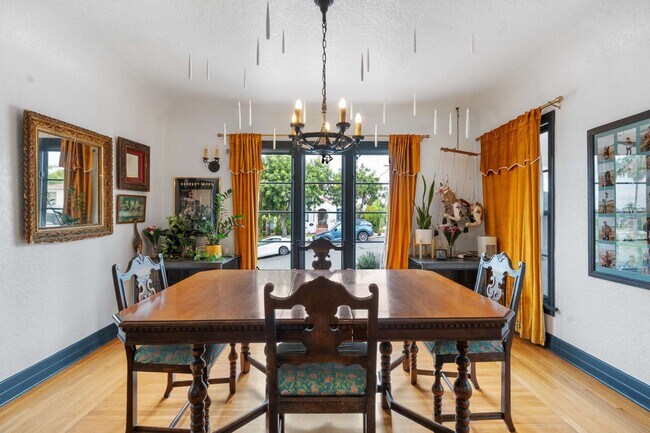 Building Photo - Historic Charm Meets Modern Living – Stunning 5 Bedroom Home on Iconic Myrtle Avenue