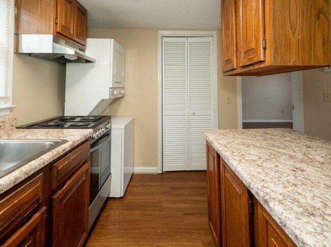 Building Photo - Campus Courtyard at Glenn #10