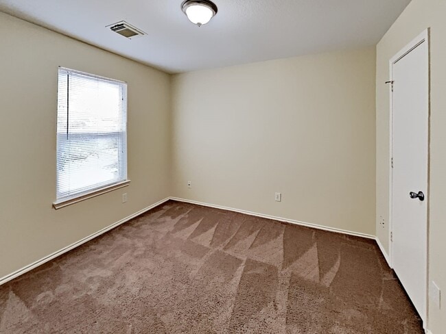 Building Photo - 18206 Valebluff Ln