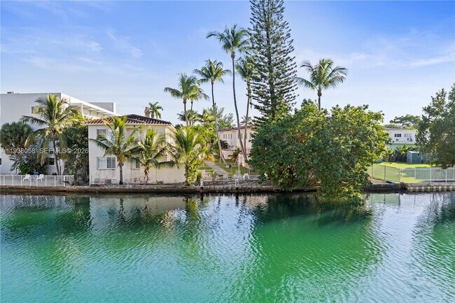 Building Photo - 1203 Marseille Dr