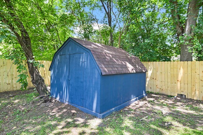 Building Photo - 2117 Semmes Dr