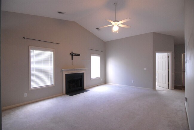 Building Photo - 800 Remount Ct