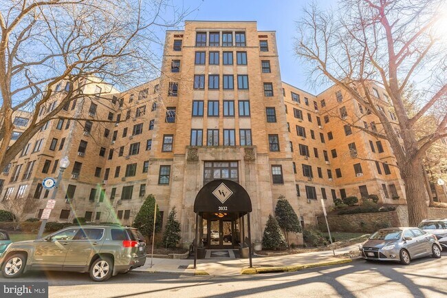 Building Photo - 2040 Belmont Rd NW