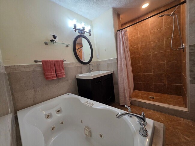 Building Photo - 208 Pine Cone Trail