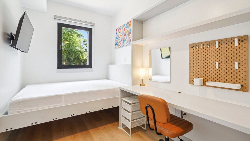 Building Photo - 1710 N Robertson St