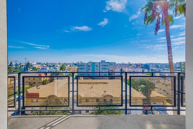 Building Photo - Lux Lofts