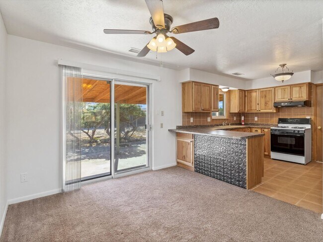 Building Photo - Spacious 4-Bed, 2-Bath Home | Large Backyard| Quick Access to Highway 528 and Other Routes| Pre-L...