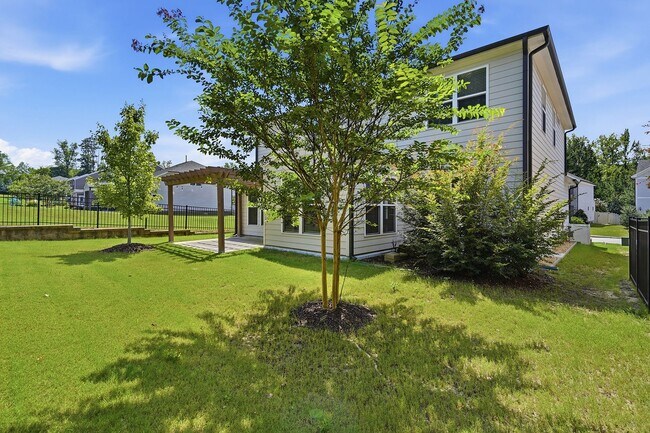 Building Photo - 438 Brk Pne Trl