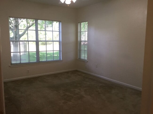 Building Photo - 2/2-East Orlando/Waterford Lakes Condo