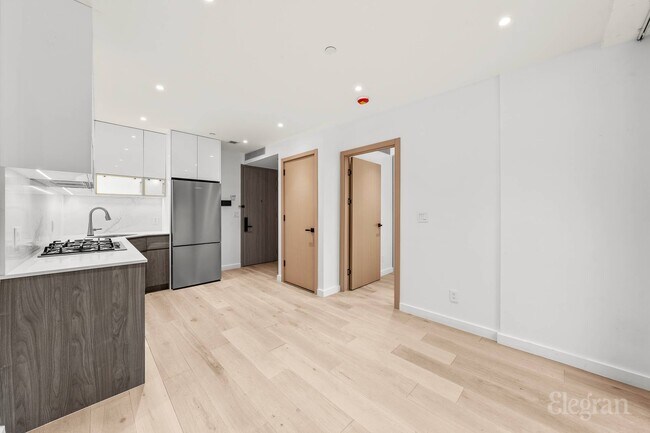 Building Photo - 42-62 Hunter St