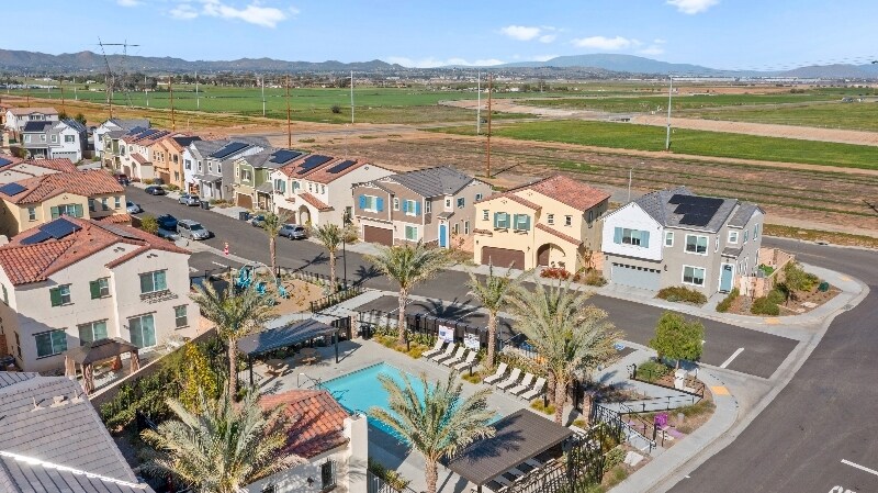 Building Photo - 26840 Red Dr