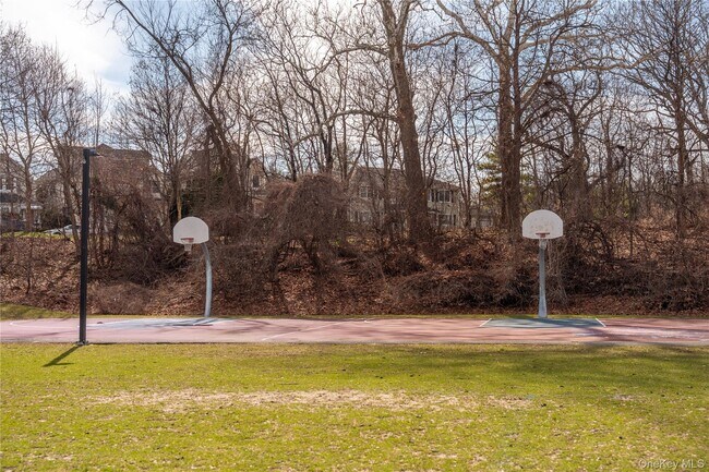 Building Photo - 1 Consulate Dr